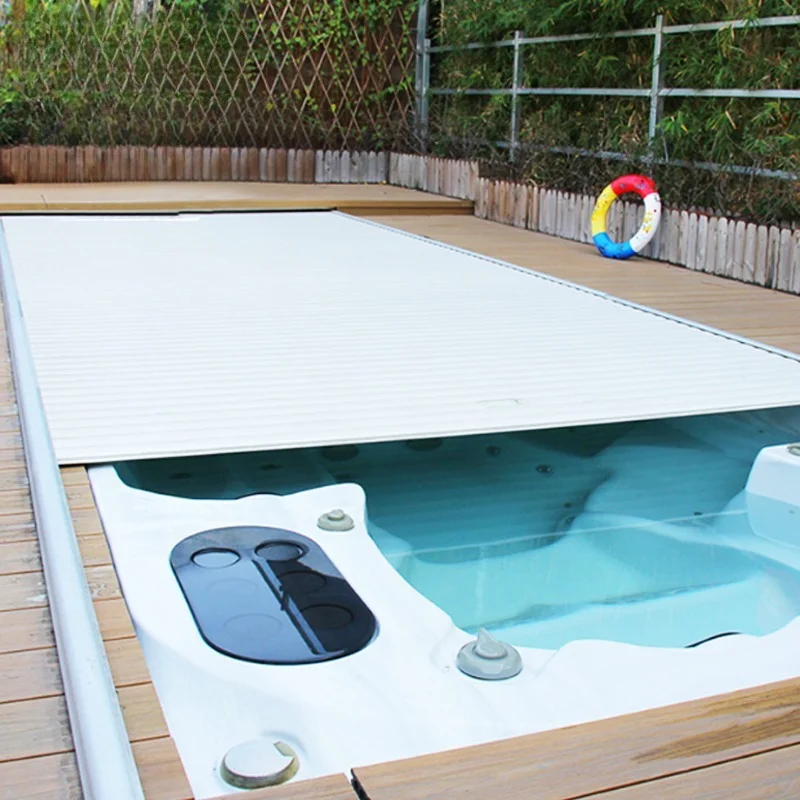 Cubierta automática enrollable para piscina Jacuzzi, con aislamiento de alta calidad y protección contra el polvo.
