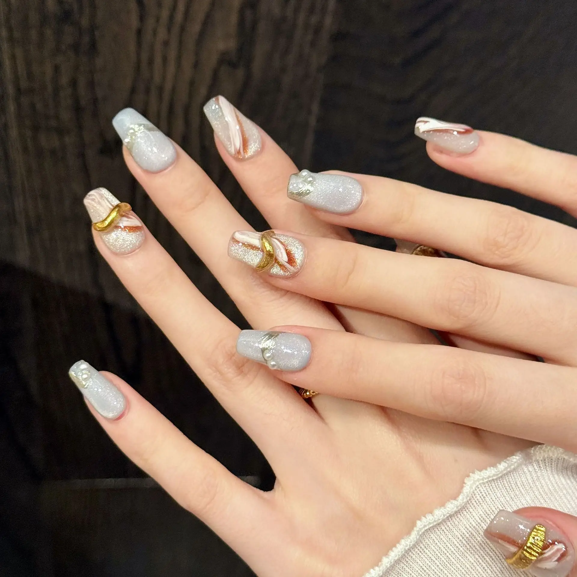 Ongles à pression faits à la main, 10 pièces, embellissement doré clignotant, lumière de luxe et sensation rétro, pointes détachables portables