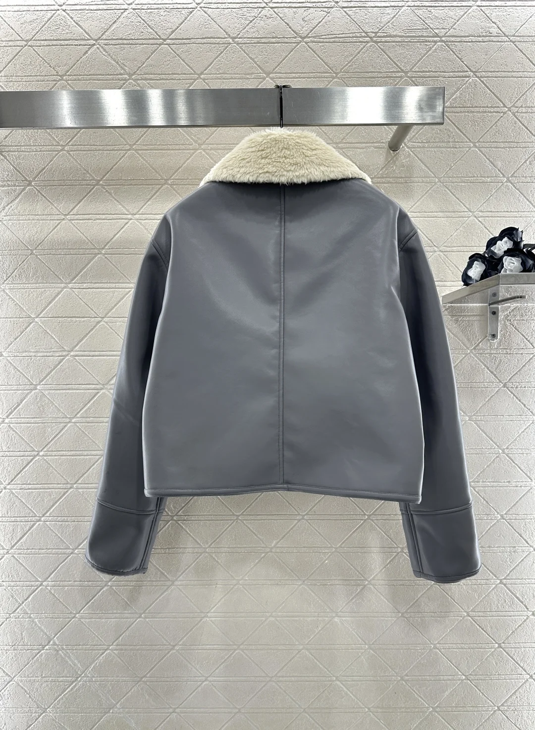 

Winter new elegant lapel stand up collar with two buttons and eco-friendly fur integrated women's clothing