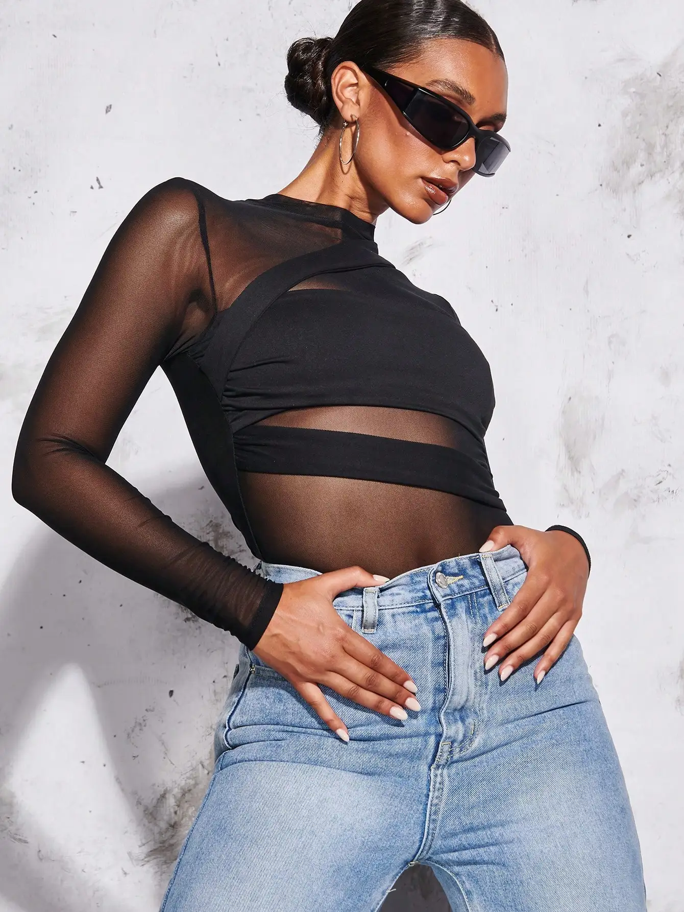 

Черное боди с высоким воротником, сетчатыми вставками, драпировкой и прозрачными рукавами