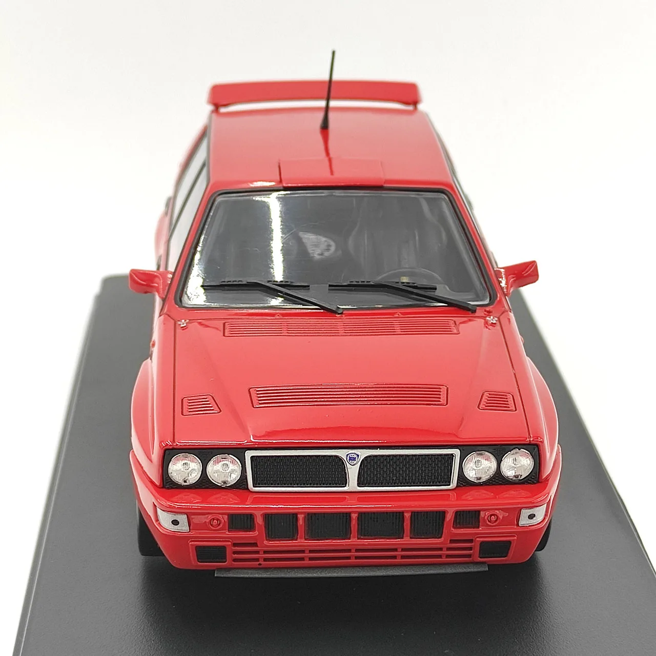 Diecast WHITEBOX 1:24 Scale Lancia Delta Integrale 16V Alloy Car Model Collectible Toy Gift Souvenir Display Ornament