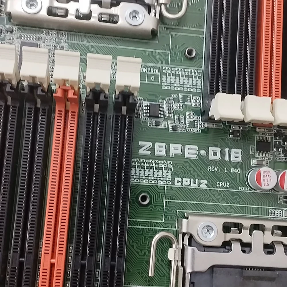 اللوحة الأم للخادم المزدوج Z8PE-D18