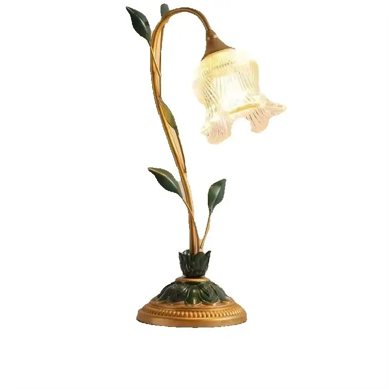 Creative American Country-Style Decorative Table Lamp Cozy Bedside Lamp for a Princess's Bedroom Artistic Floral Gift Lamp