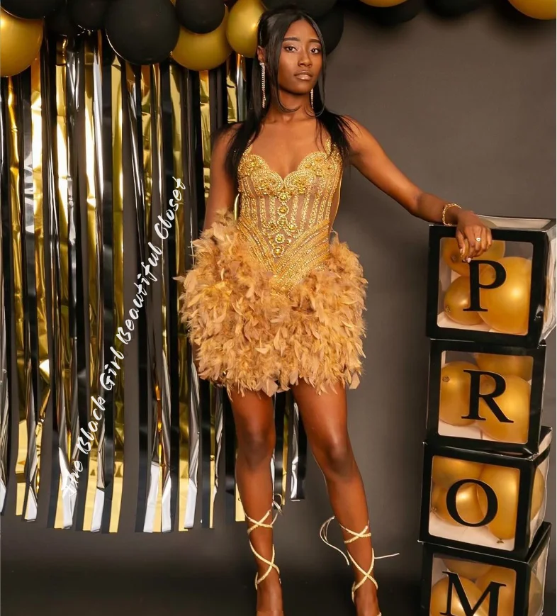 Gold Short Homecoming Dresses 2024 Black Girls Sexy O Neck Rhinestone Party Dresses Sexy Luxury Crystal Feather Cocktail Dresses