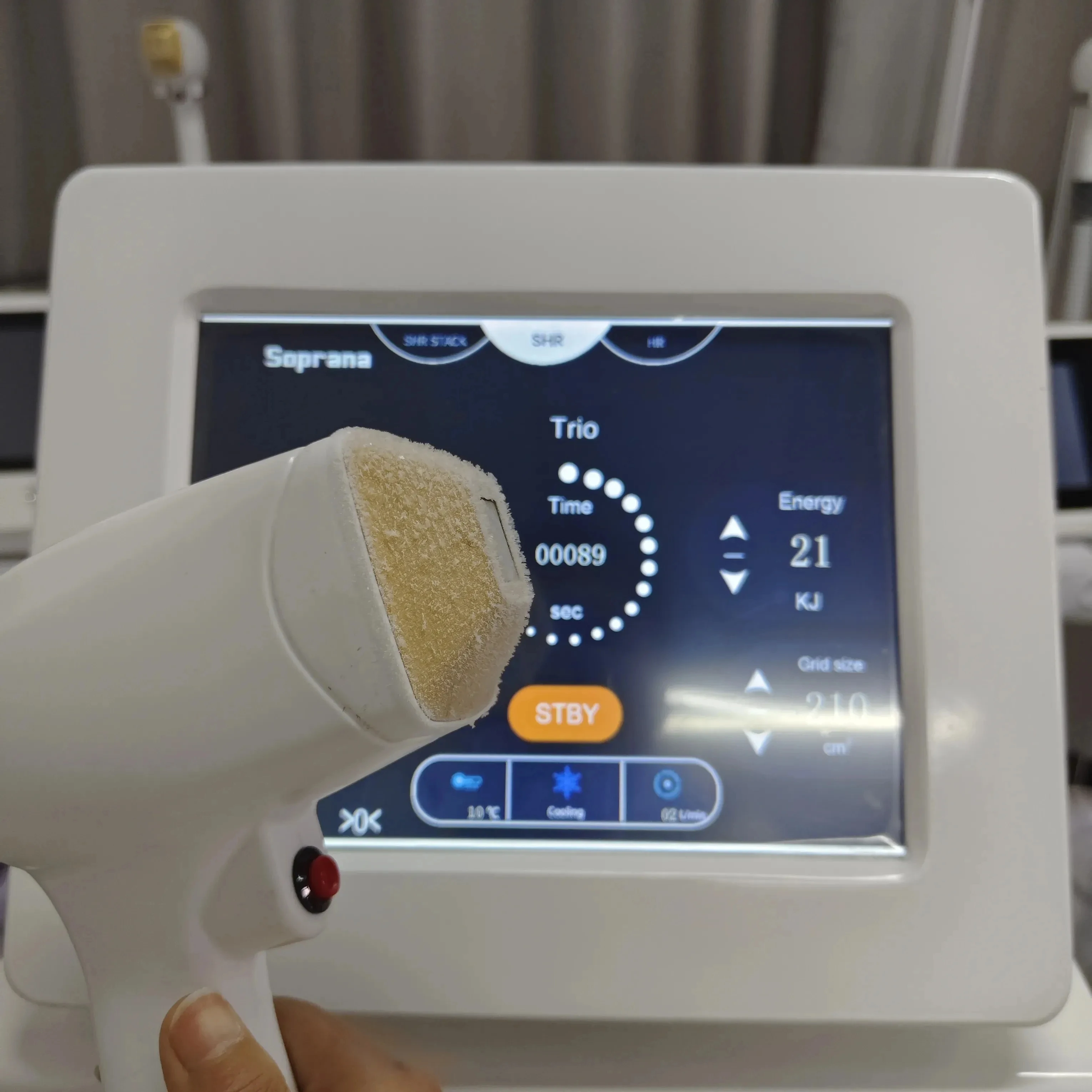 755nm 808nm 1064nm سوبر الطاقة الكثافة ديود ليزر 3 أطوال موجية آلة إزالة الشعر تبريد رئيس آلة لنزع الشعر بالليزر غير مؤلم 2025 #3