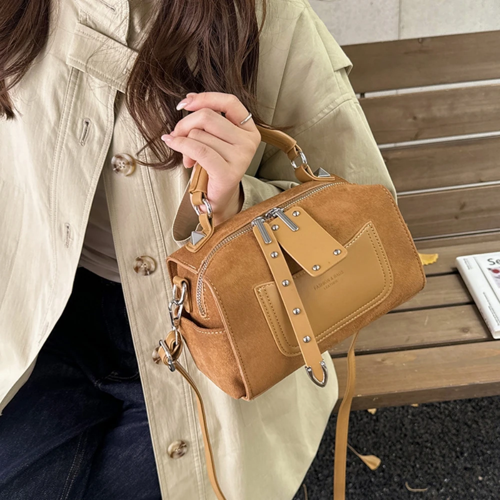 Fashionable Bag Women's Shoulder Bag with Rivet Design Popular Hand-held Bag Crossbody Pillow Bag Stylish Bag