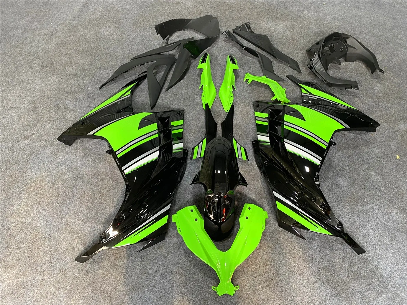 Motorcycle Fairing Kit Suitable for Kawasaki Ninja 250 Ninja 300 13-17 Years EX250 EX300 2013 2014 2015-2017 Fairing Green Black