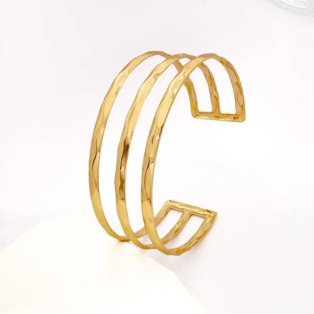 سوار ذراع مفتوح معدني براقة لون ذهبي متعدد الأنماط واسع مفتوح الإسورة الرجعية قابل للتعديل Armlet مناسبة الحفلات