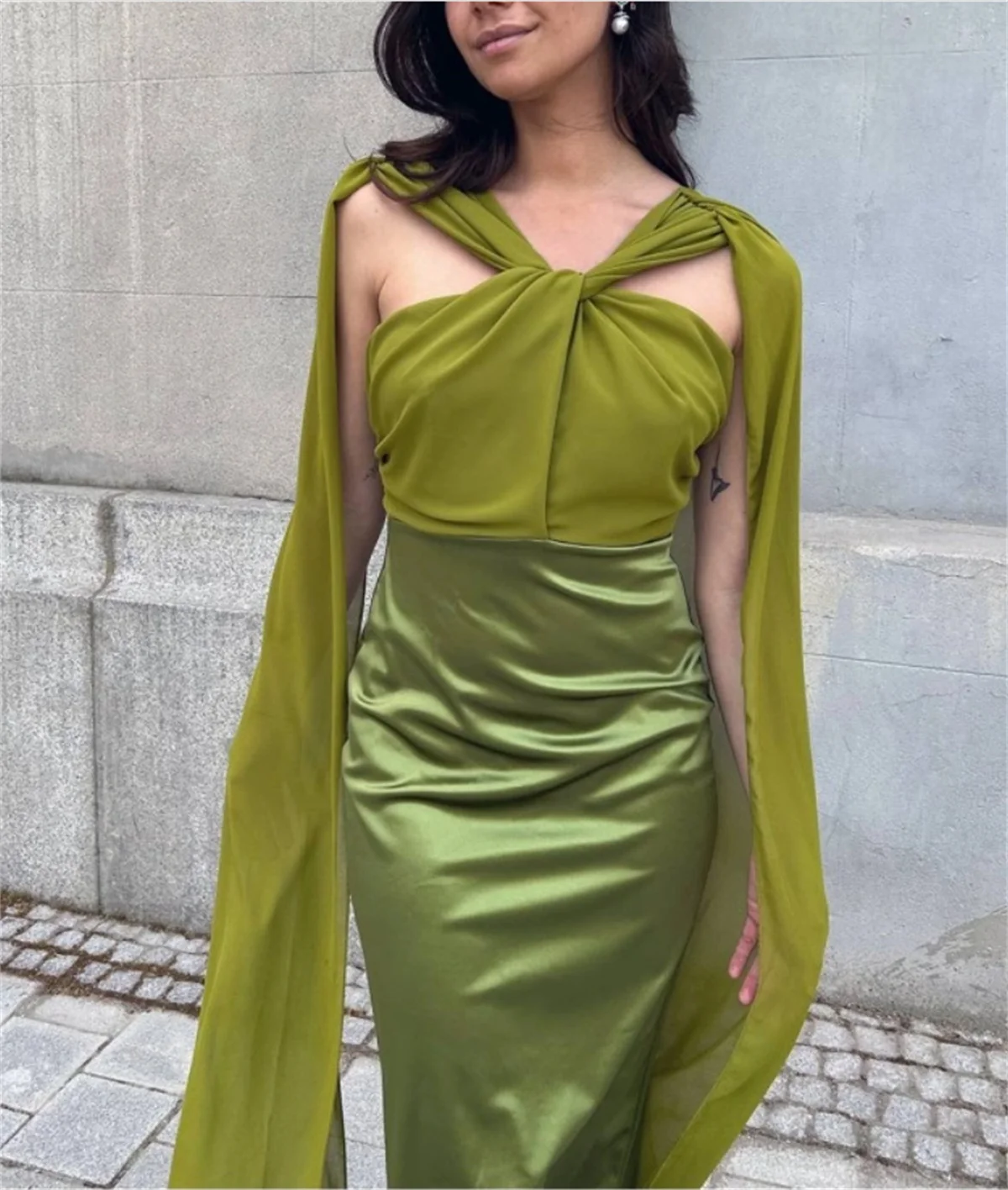 Classic Green Bandeau Evening Dress Satin Mystic Tulle Cloak Elegant Goddess Party Dress Brush Trail 2024 Hot Sale Customization