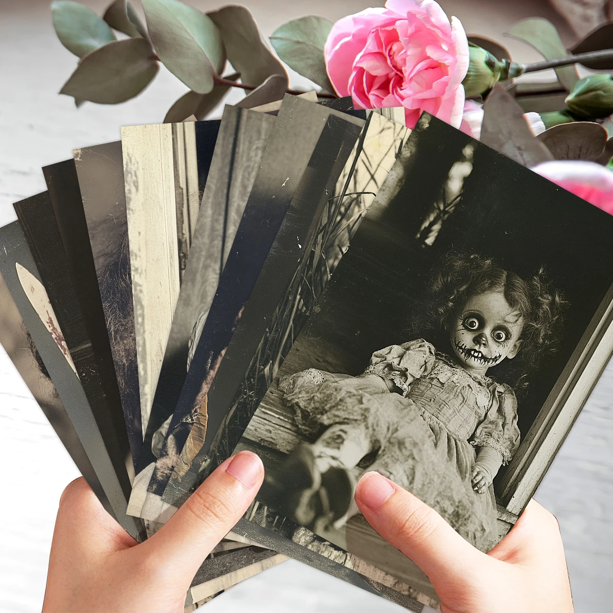 20 Stück Vintage-Postkarten im Gruselpuppen-Design, Halloween-Deko-Karten mit gruseligen Horrorpuppen, Wandkunst-Dekoration für Zuhause, Zimmer, Bar, Party – Detail 4