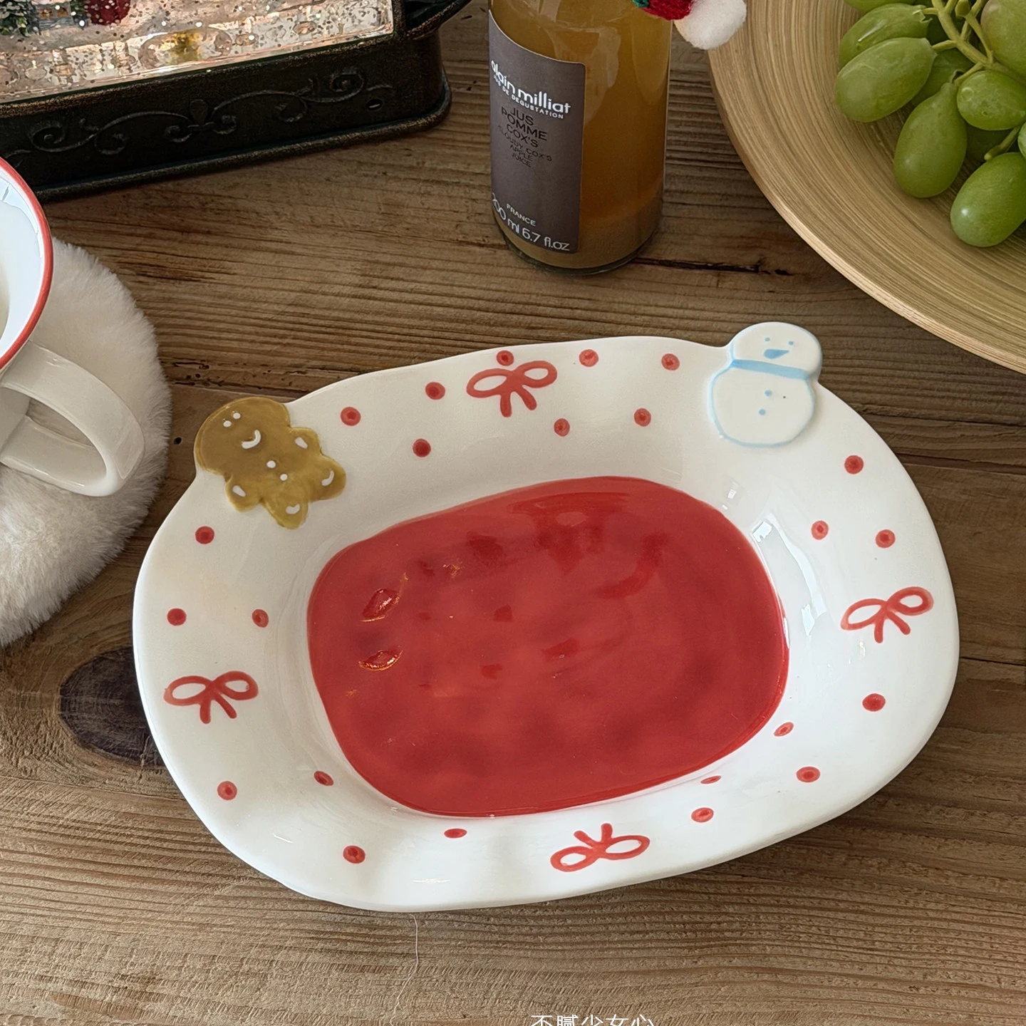 

Милые керамические посуды в рождественском стиле с красным бантом в горошек, десертные тарелки в стиле пэчворк, ресторанные праздничные обеденные тарелки