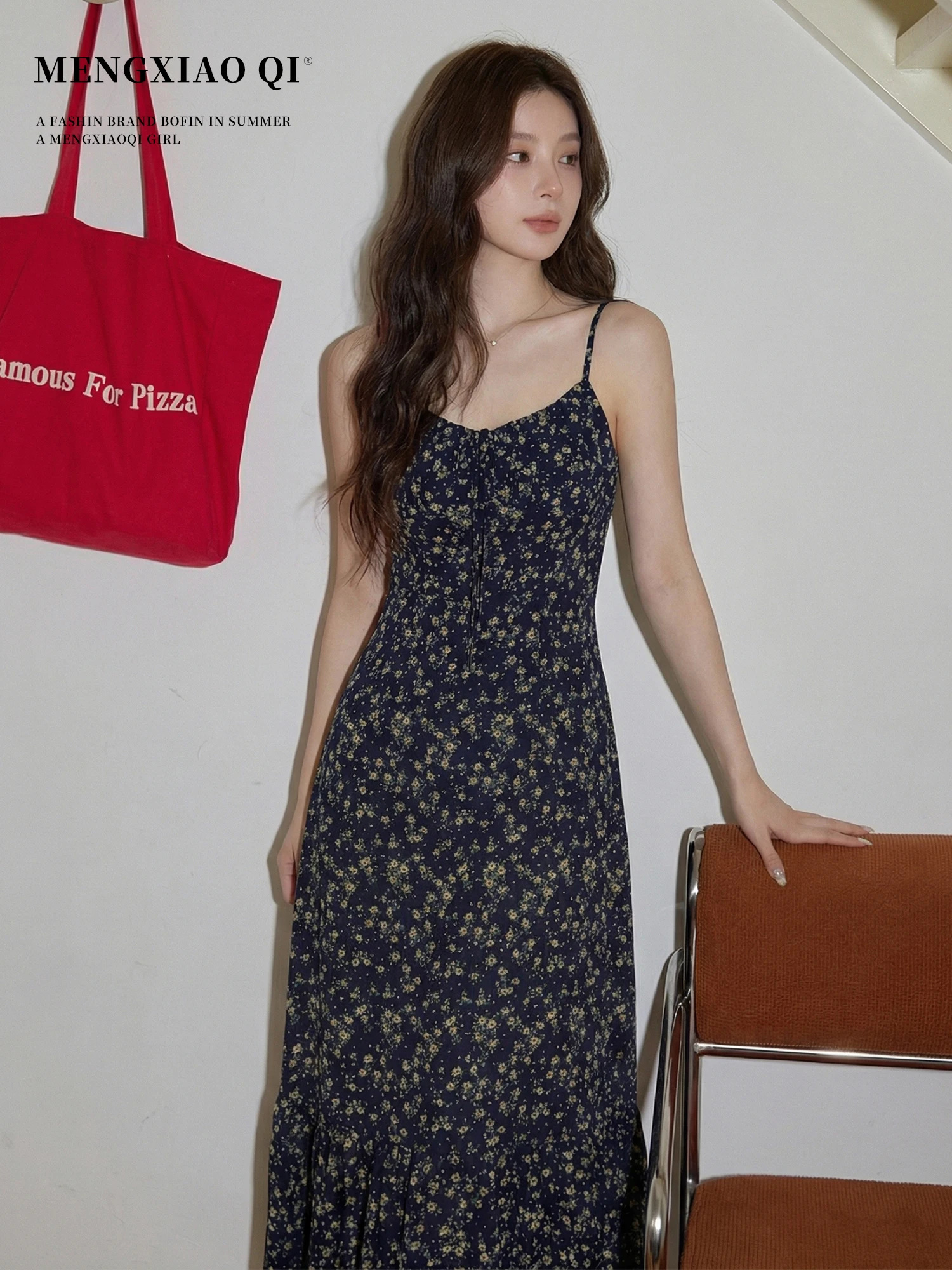 

Meng Xiaoqi Summer 2026 Floral Print Halter Dress Women's Slim Fit Waist Cinched Long A-Line Skirt Style Casual French Dress
