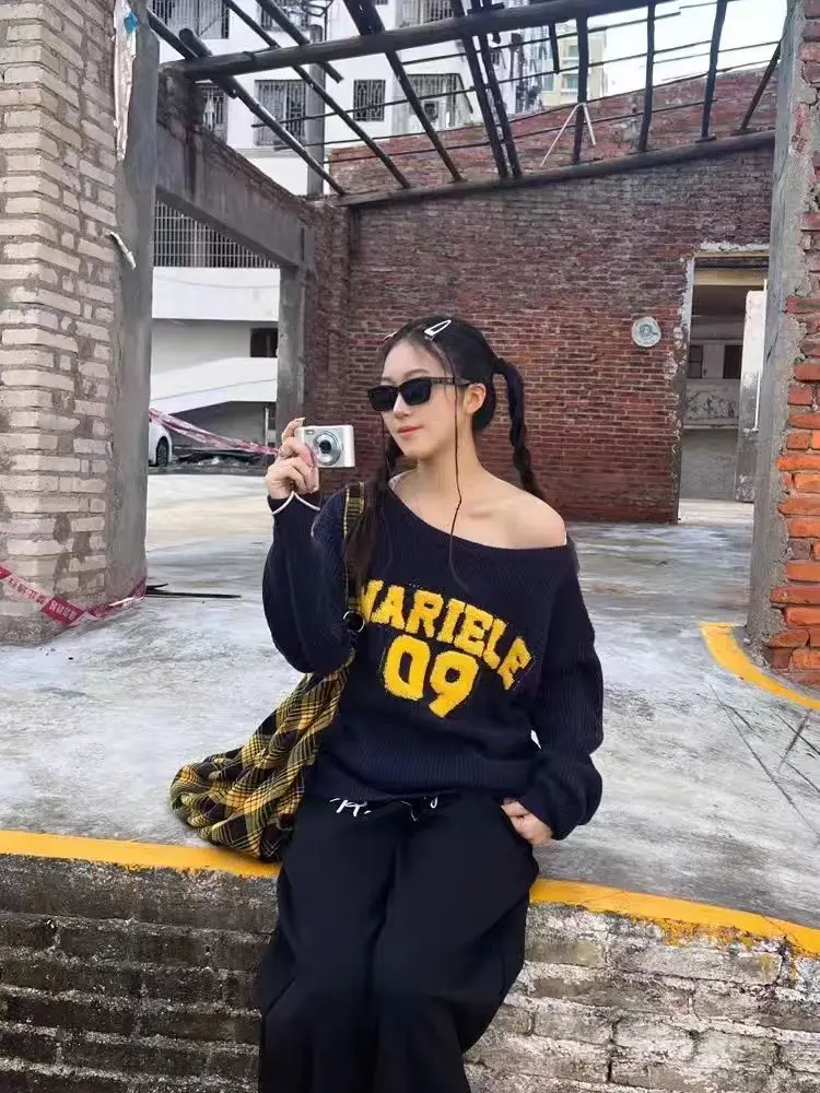 

Новый осенне-зимний женский модный свитер с асимметричным вырезом, вязаный, с длинными рукавами, свободный пуловер оверсайз в стиле Y2K