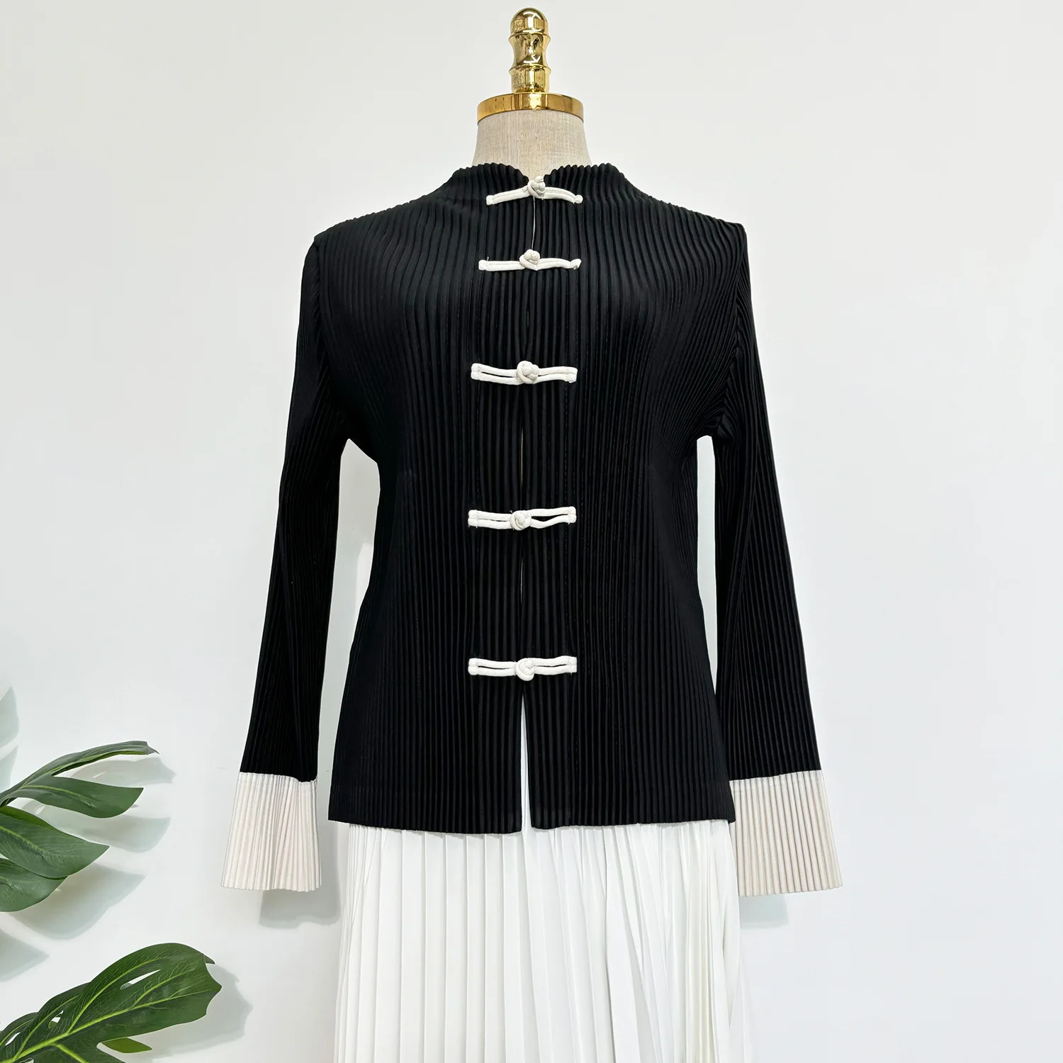 Miyake Pleated Autumn New 2025 Top Women's New Chinese Style Standing Collar Fashionable Light Luxury Elegant Pressed Button Top