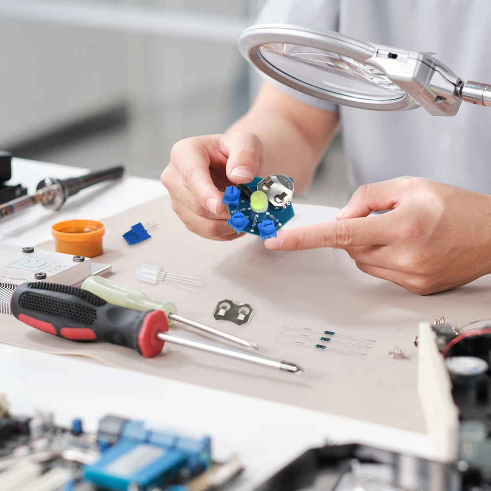 Kit de solda de placa de circuito de luz LED RGB Fabricação eletrônica Kit DIY Peças sobressalentes Laboratório de estudantes