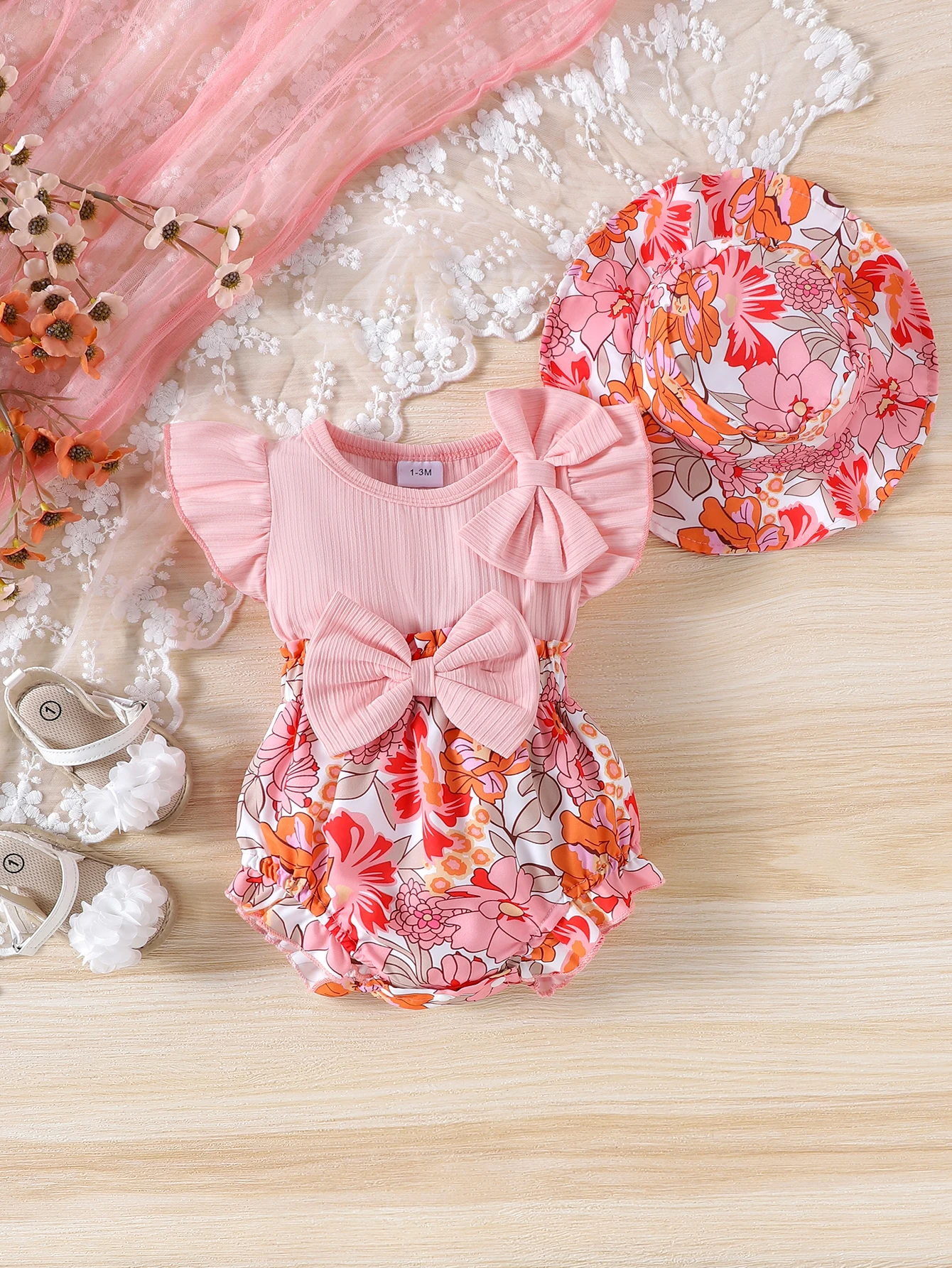 2pcs  Summer new arrivals for girls aged 0-1: sweet and adorable sleeveless printed all-in-one bodysuits with hats