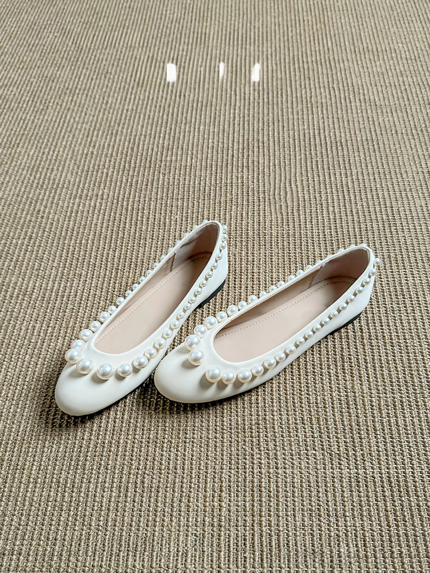 elegant-leather-version-flat-bottom-wedding-shoes-women's-fashionable-autumn-season-comfortable-no-heel-shoes-slip-on-style