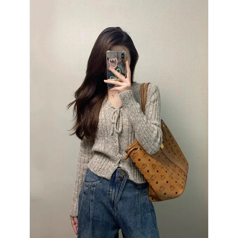 

Retro Tie Drape V-Neck Long Sleeve Knitted Sweater Women's Early Spring New Style Slimming Versatile Top Korean Style Polyest...