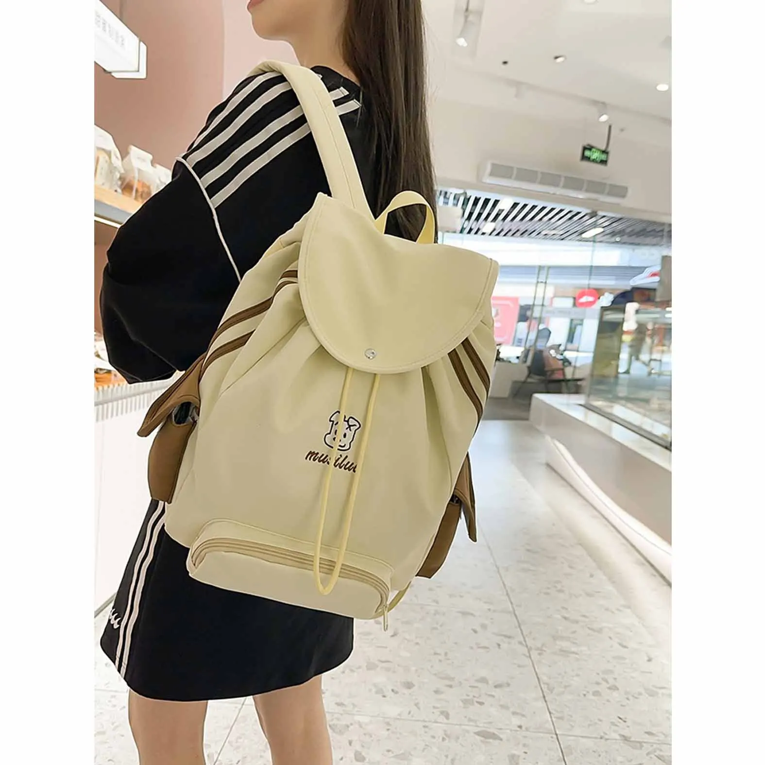 Cute Dog Bundle Pocket Drawstring Backpack Large Capacity Outdoor Mountaineering Backpack University Computer Travel Backpack