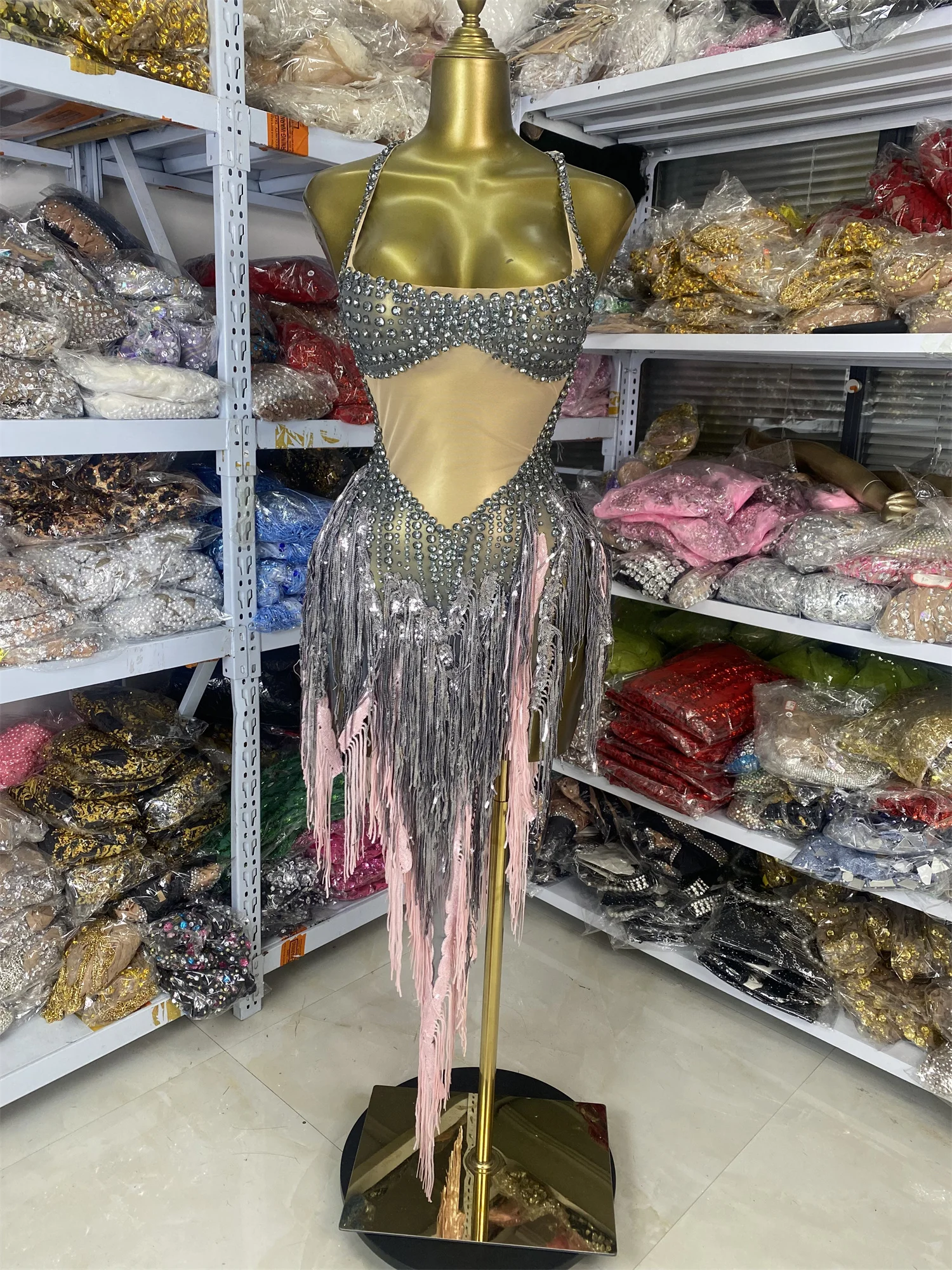 

Женская клубная одежда, стразы, блестки, кисточка, асимметричное облегающее мини-платье, костюмы для выступлений в ночном клубе, платье танцовщицы