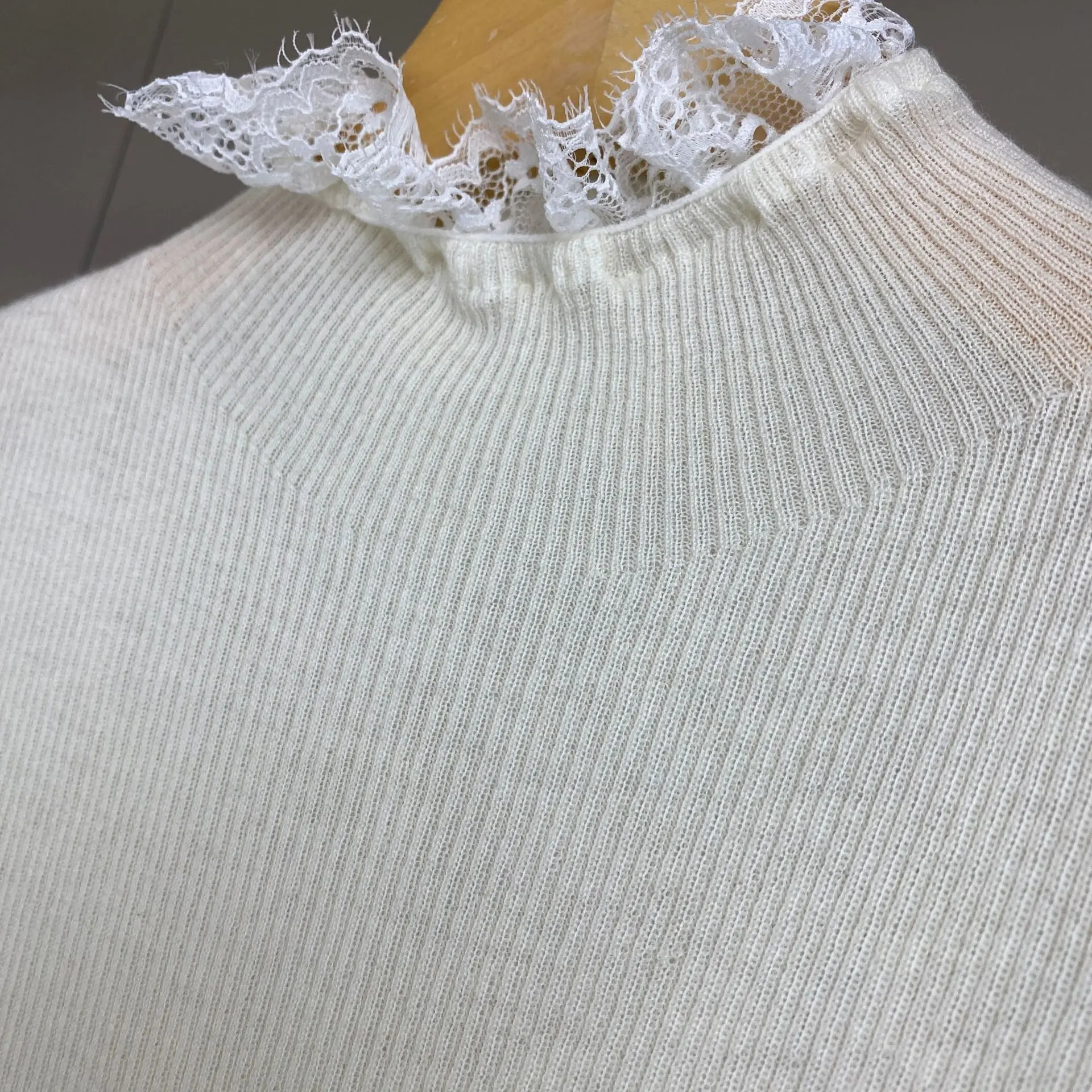 

Осень/зима 2022, новый стиль, сверхпрочный шерстяной вязаный свитер с кружевной отделкой — стильный, повседневный и элегантный