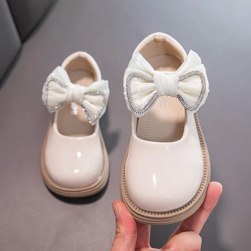 Kids Flats Glossy Elegant Girls Performance Shoes with Cute Bow 2024 Brand New Children Princess Shoes Round Toe Temperament