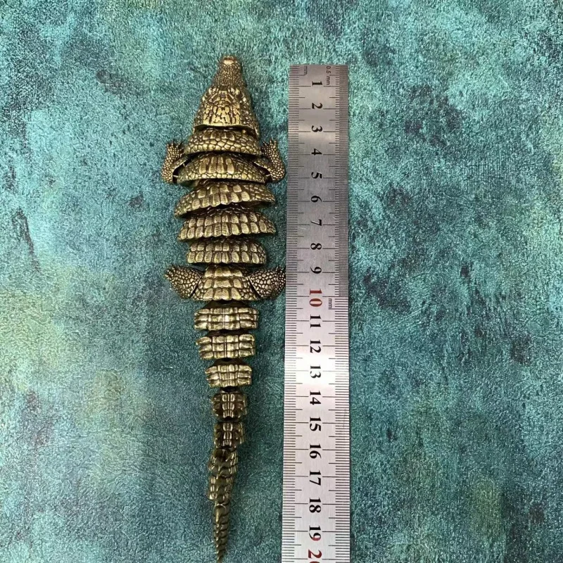 

New Creative Retro Solid Brass Crocodile Keychain Pendant Brass Office Desk Decoration Craft Gift