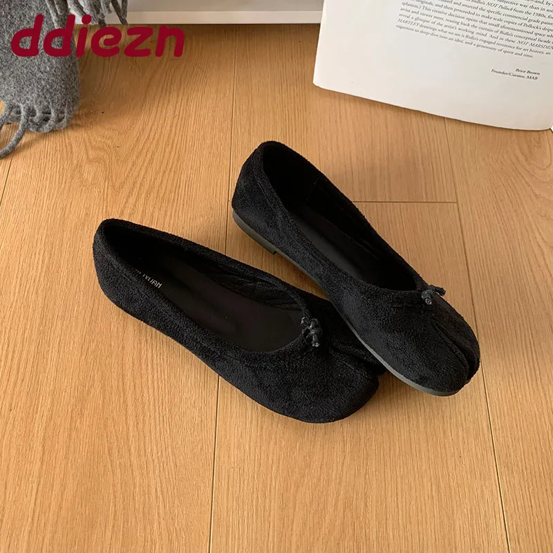 

2025 г., модная женская обувь из флока с необычным носком и обувью, повседневная женская мягкая обувь на мелкой подошве, женская обувь без шнуровки на плоской подошве