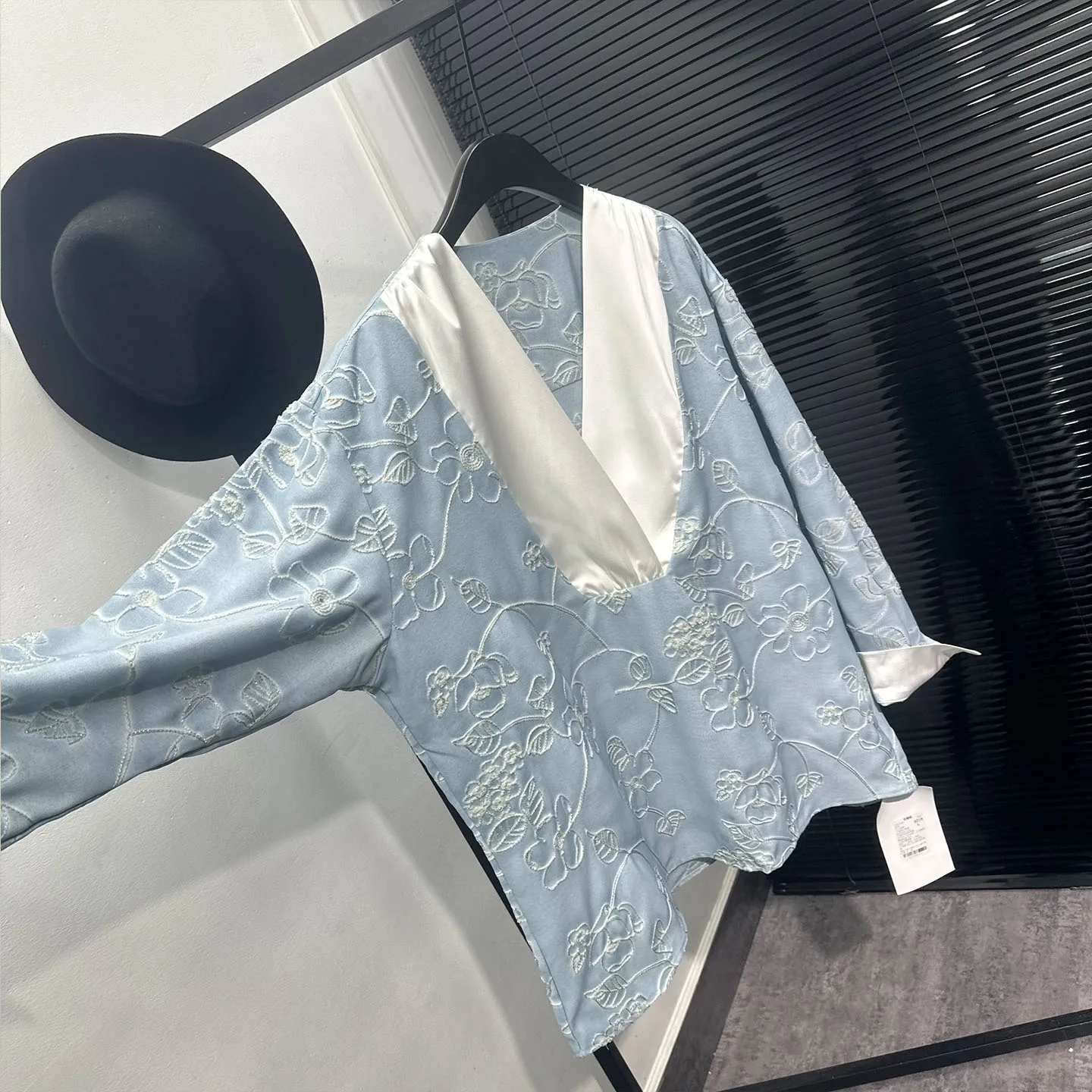 Collar Pullover Long Sleeve Shirt Men's and Women's Blue White Stitching Three-Dimensional Woven Flower Design Loose Top