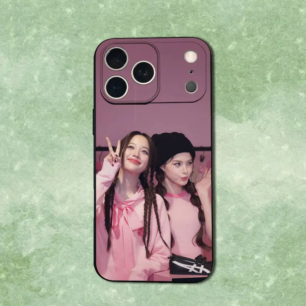 حافظة هاتف Pink T-Theory Freen B-Becky لهاتف iPhone 14,13,17,12,11,16,15,Plus,Pro Max,XS,X,XR,SE,Mini,Soft غطاء أسود من السيليكون