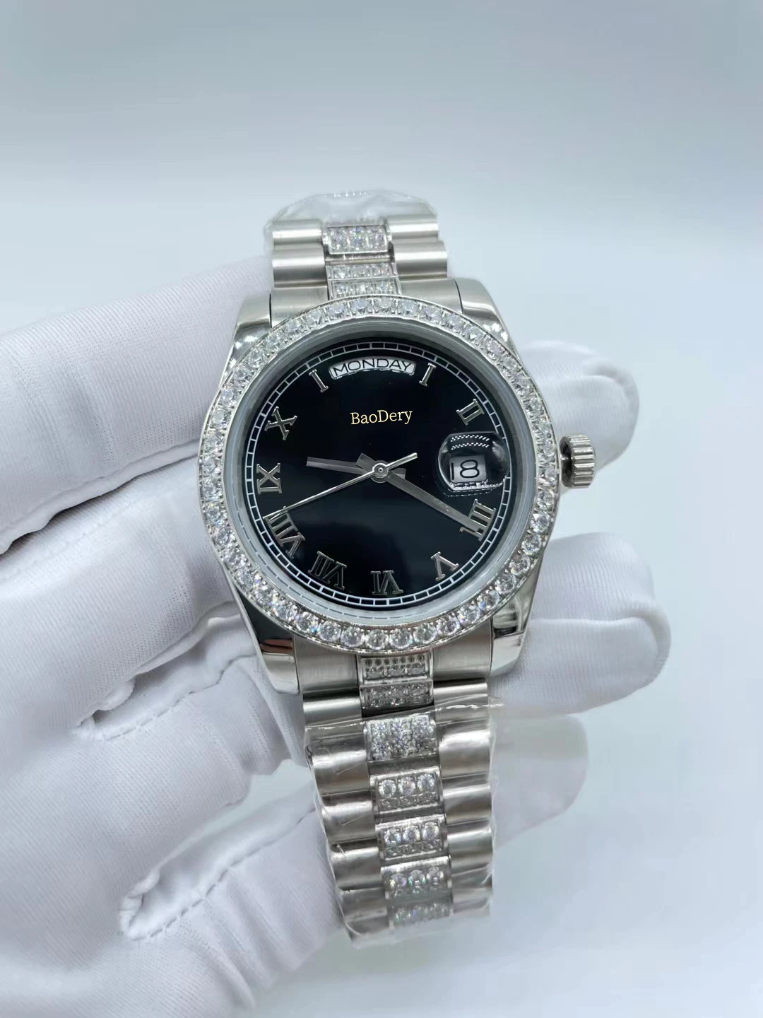 Waterproof Lady Watch with 36mm Silvery Dial, Diamond-Accented Chain, & Calendar Window - A Functional & Elegant Accessory for M