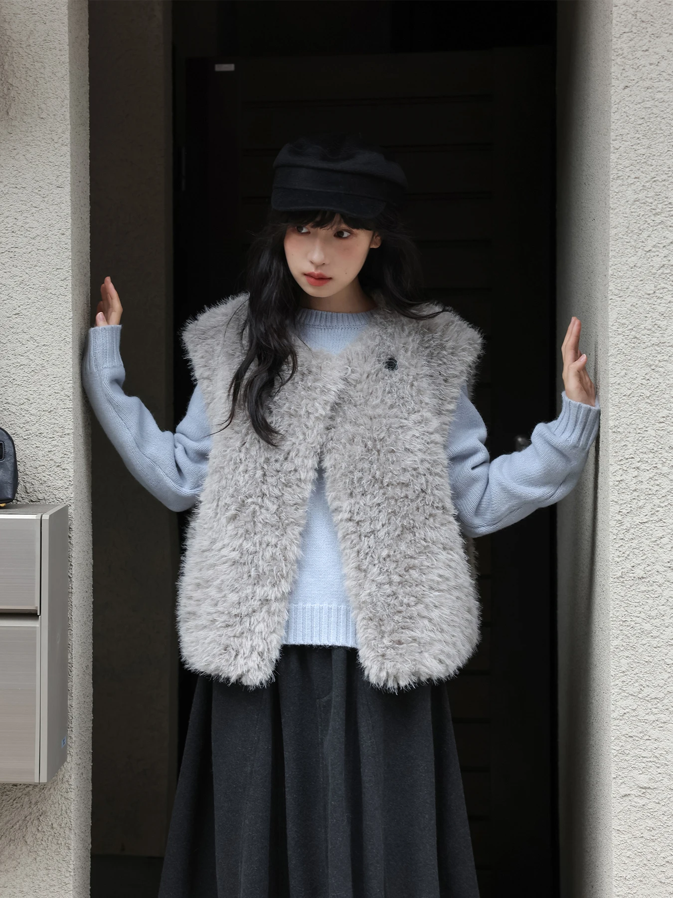 

Eco-Friendly One-Button Fur Vest Women's Outerwear ey Polyester round Ne Vest for Autumn And Winter Commute Sle