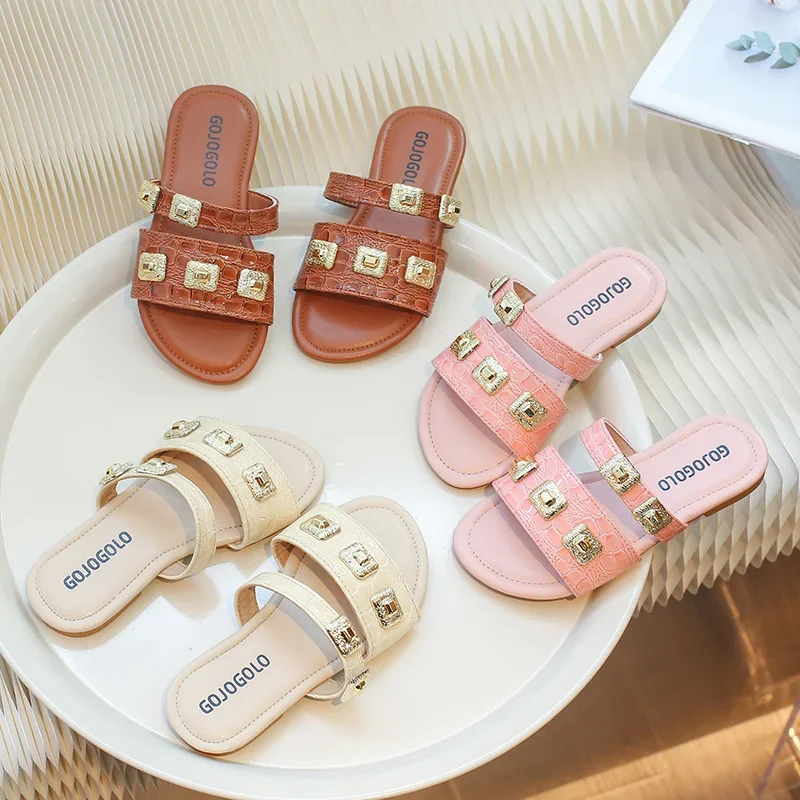 Schöne Kinder-Sommermode-Sandalen mit Nieten, niedliche Kleinkindschuhe für zu Hause, bequeme, elegante, lässige, weiche Hausschuhe für Kinder