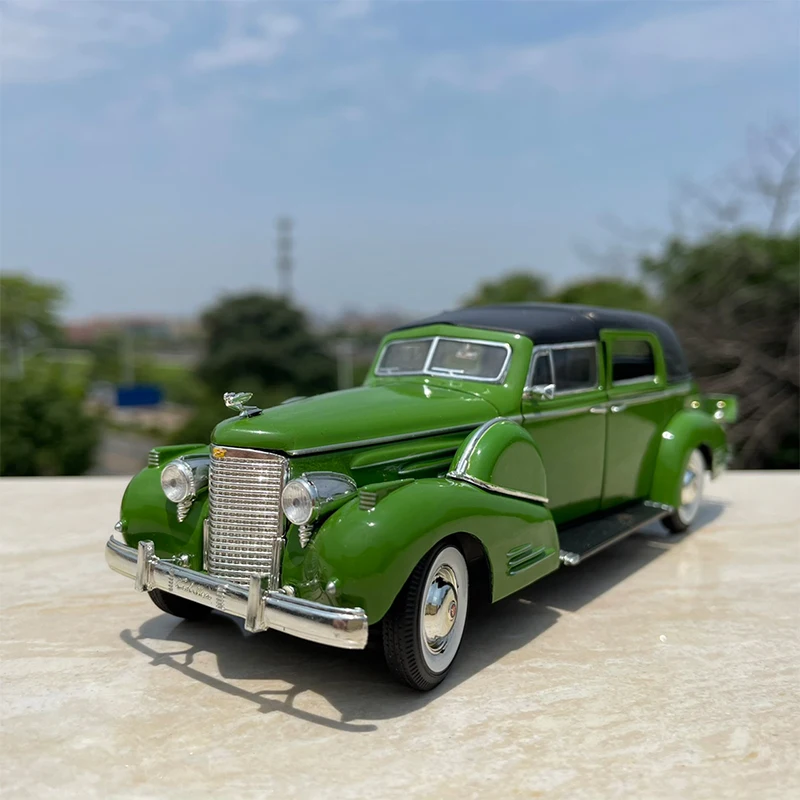 1:32 Scale Cadillac Classic Car Simulation Alloy Model Static Display Collectible Toy Gift Decration Souvenir Decration