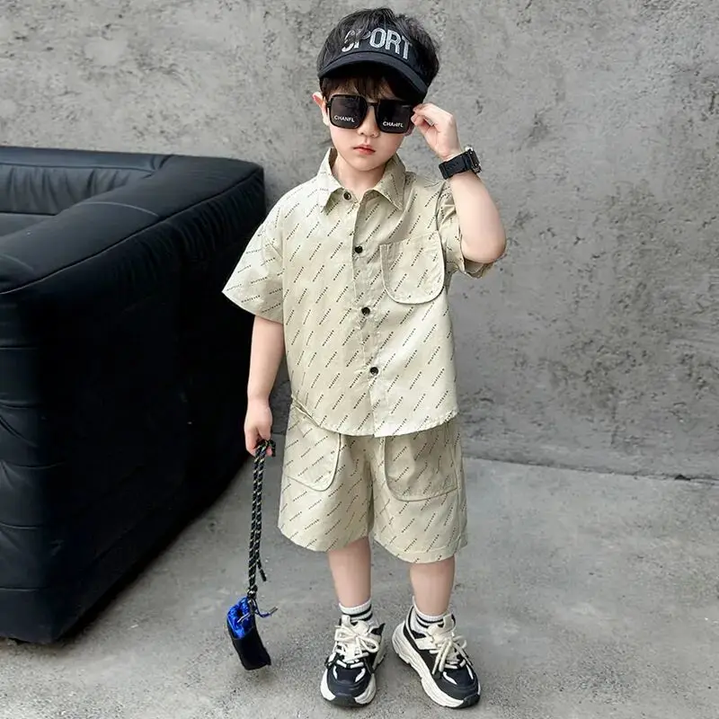 

Boys' short sleeved printed shirt set 2025 new children's summer outfit set thin and handsome 2-piece set