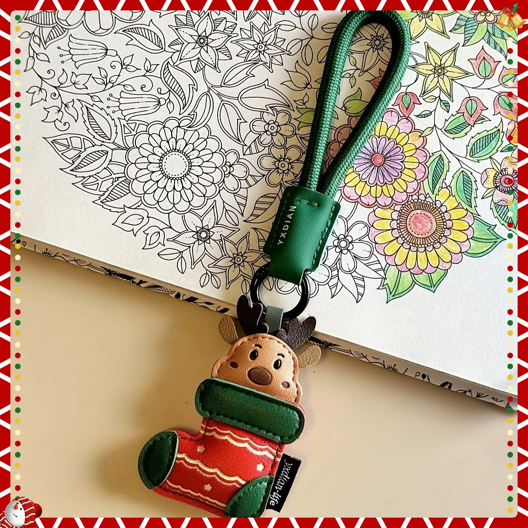 พวงกุญแจคริสต์มาสสุดหรู 1 ชิ้น ลายซานตาคลอส กวางเรนเดียร์ สายสีเขียว วัสดุ PU ของตกแต่งกระเป๋า ของขวัญคริสต์มาส ของชำร่วยงานปาร์ตี้