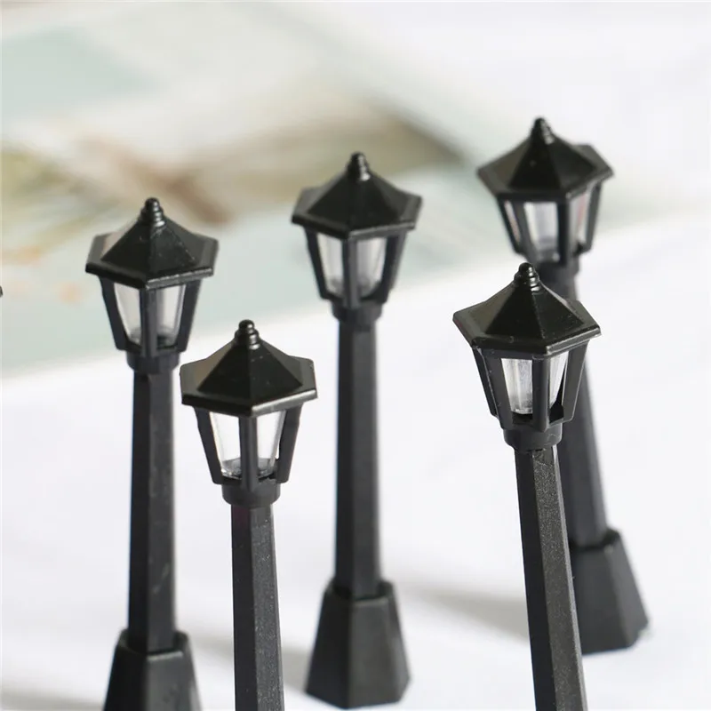 

Mini Lamp Dollhouse Simulation Park Street Lamp Miniature Items Ornaments Decoration 1/6 BJD Dolls House Garden Accessories Toys