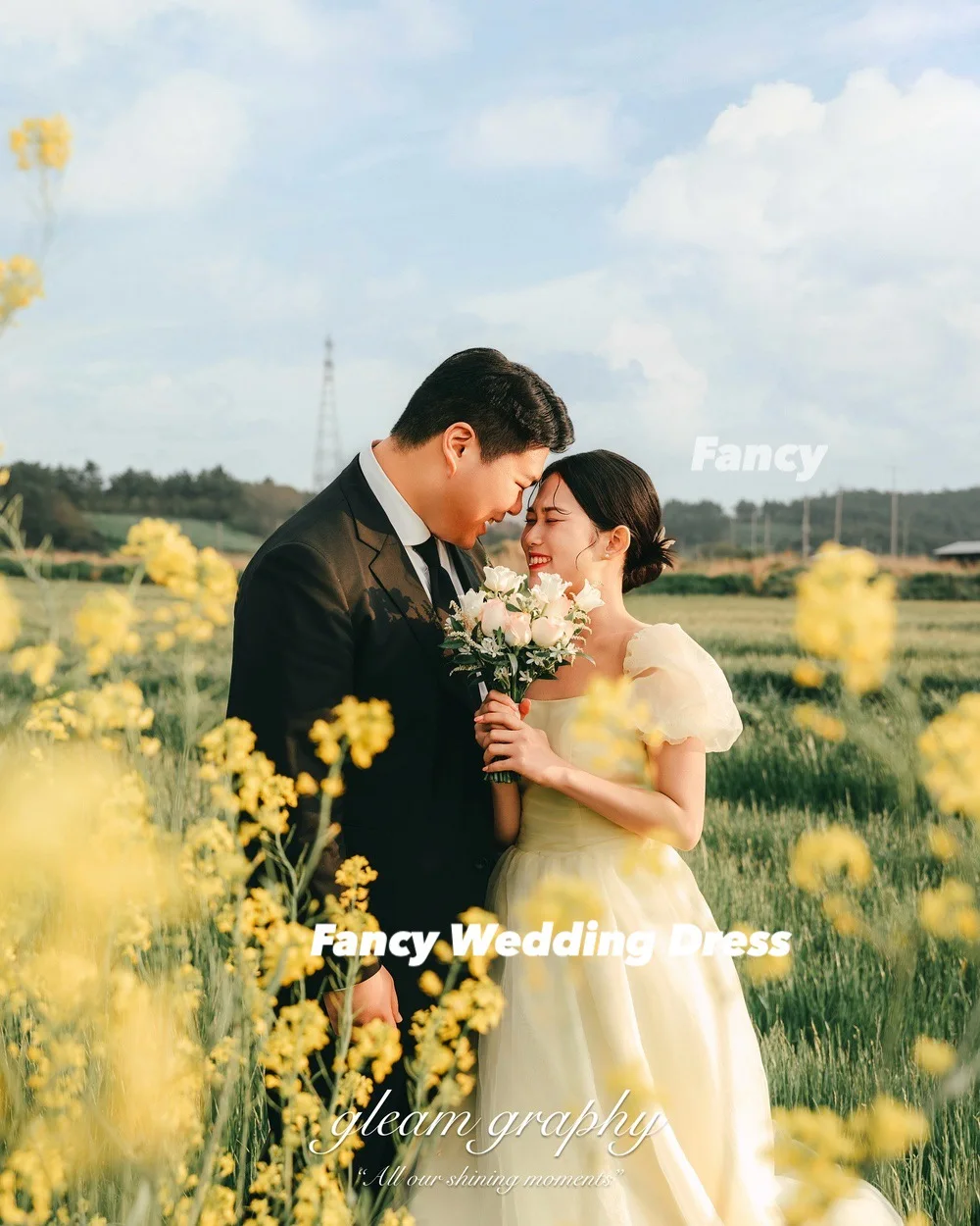 Elegancka, lekkożółta suknia ślubna w stylu koreańskim, linia A, krótki rękaw, długa do podłogi, gorset z tyłu, możliwość personalizacji.