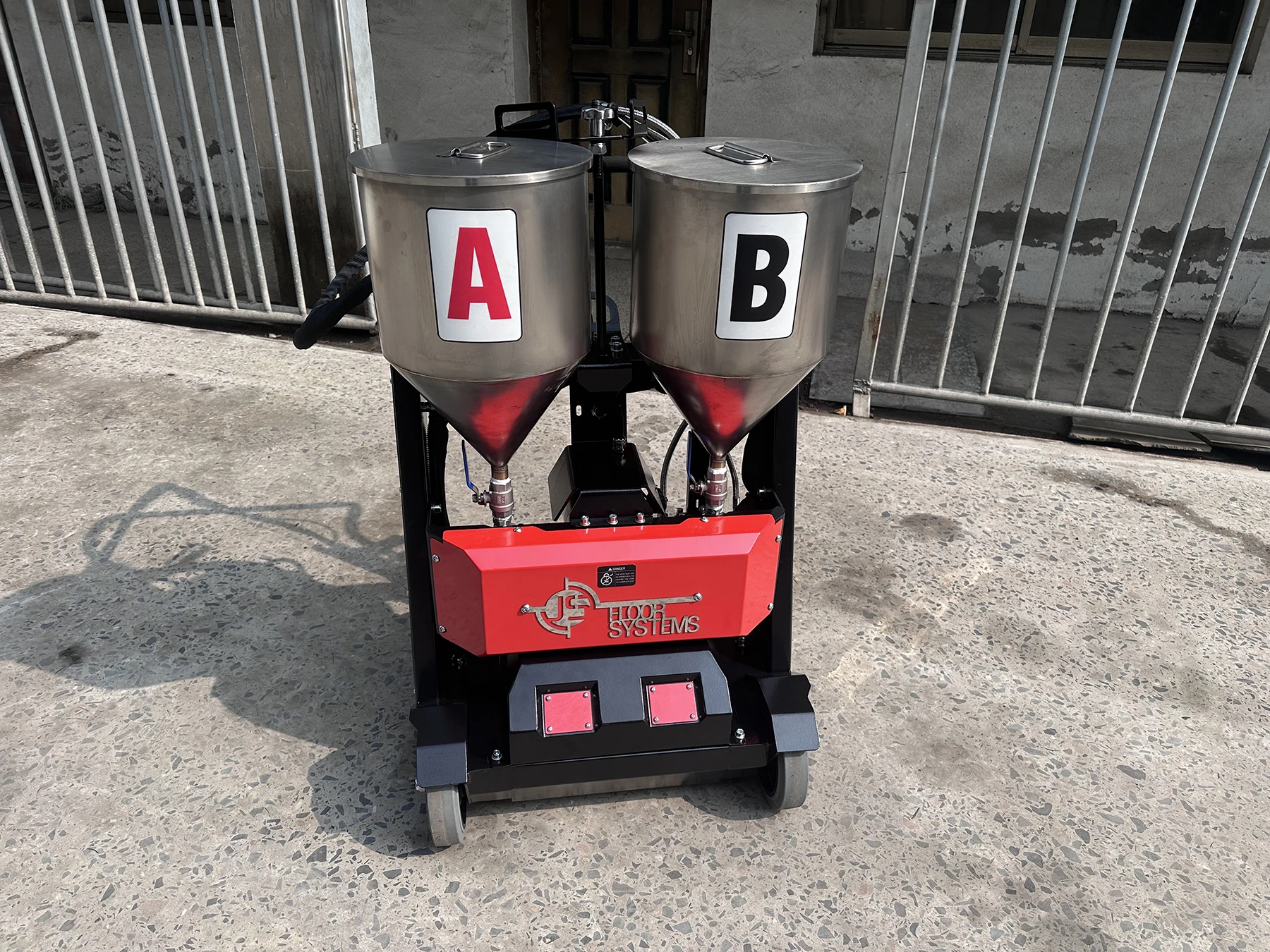 High Efficiency Electric JS-S2 Joint Filler Pump Polyurea Spray Pump 1.1kw Motor 12V-100AH*2 Battery for Floor Expansion Joint