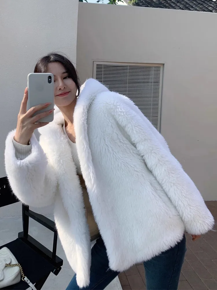 

Women's Lamb Wool Hooded Fur Coat Winter Fashion New Style