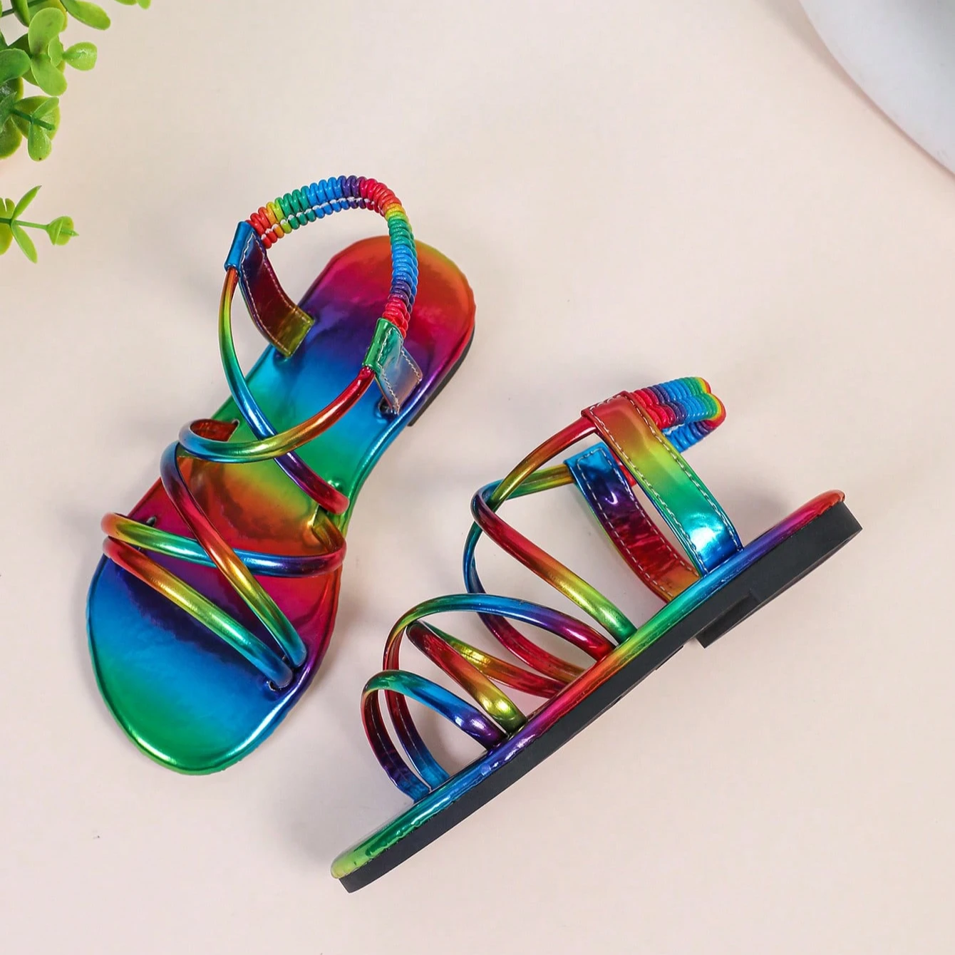 Bunte Ledersandalen für kleine Mädchen 2026 – Neue Sommer-Kindersandalen mit Riemen, rutschfest, trendig, modisch, für Schule, Outdoor, Barfuß – Detail 4
