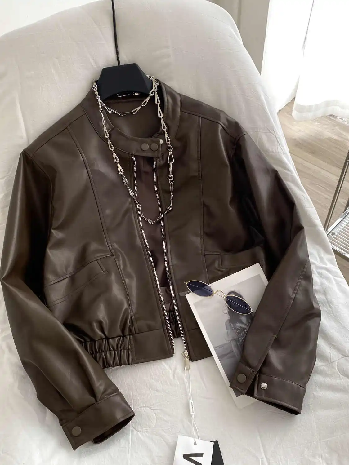 سترة نسائية مقصوصة من الجلد القوطي الأسود معطف عتيق للدراجات النارية موستانج سترة 2000s ملابس خارجية كلاسيكية على طراز BF شتاء 2025