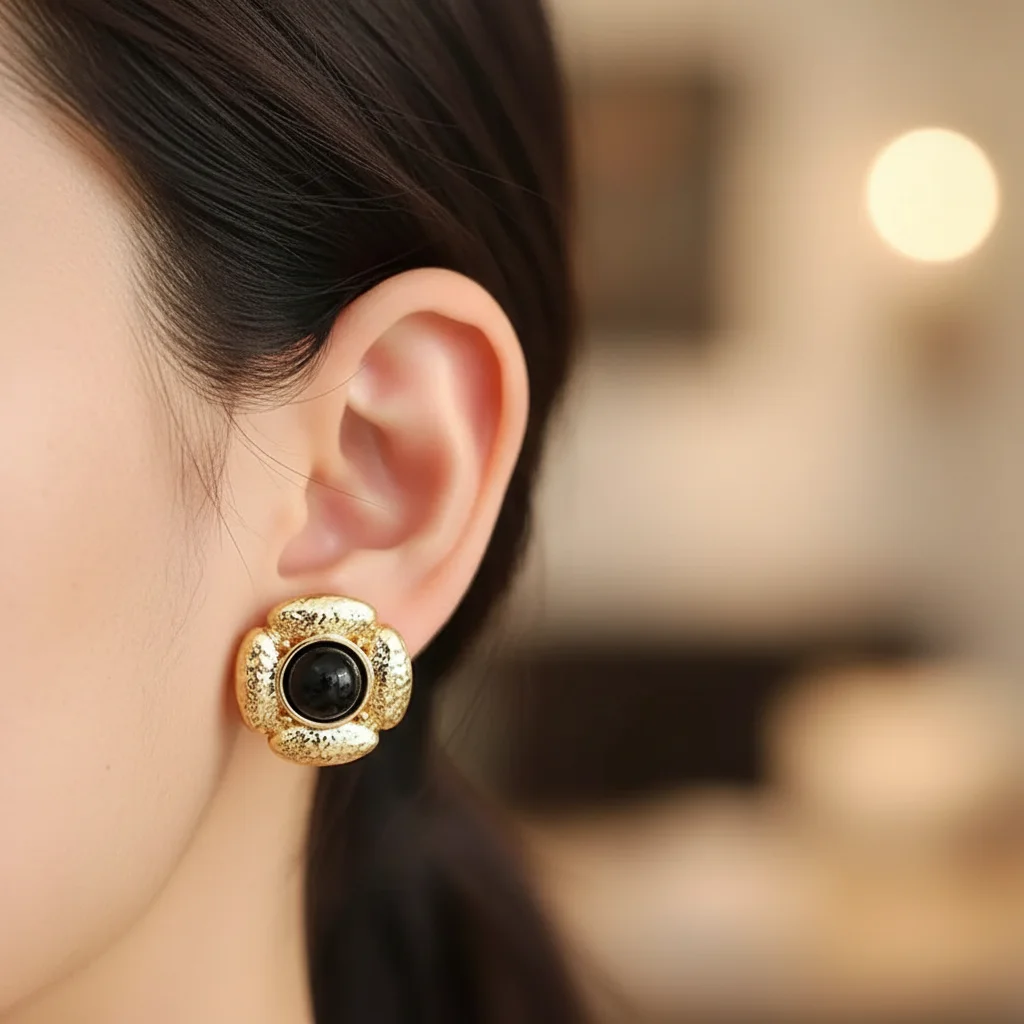 

Vintage Inspired Gold Clover Stud Earrings with Agate, Chic Minimalist Jewelry for Women, Elegant Party Jewelry Special Occasion