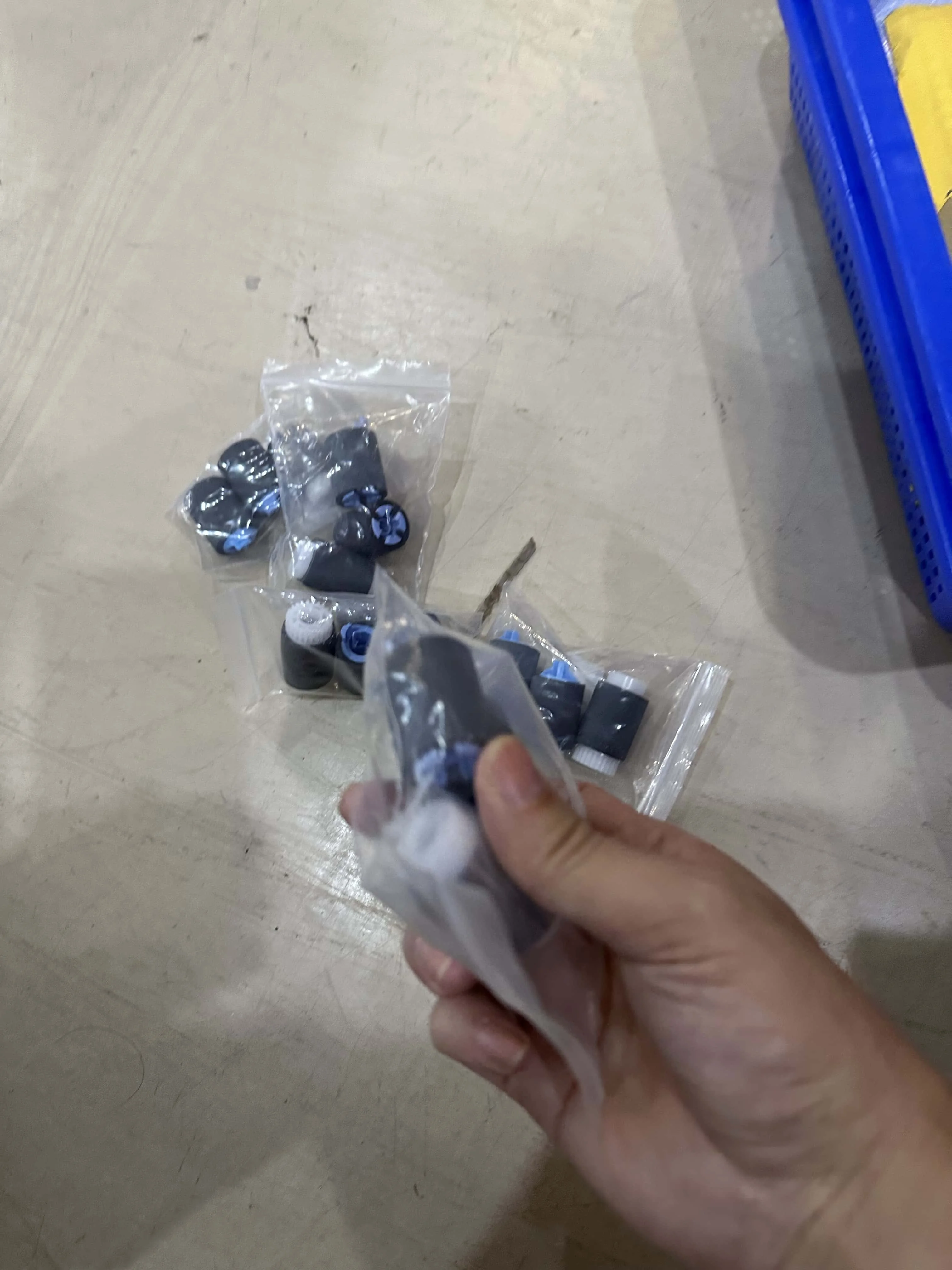 

1X RM1-0036-000 RM1-0037-000 Ролик захвата разделения подачи для HP 4200 4250 4300 4345 4350 4700 P4014 4015 4515 M601 M602 M603