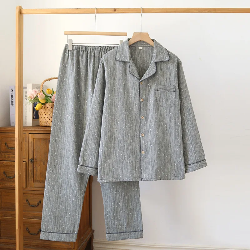 طقم بيجامة جديد للزوجين لربيع وخريف 2025 100% قطن شاش للرجال والنساء ملابس منزلية مخططة بأكمام طويلة طقم مكون من قطعتين