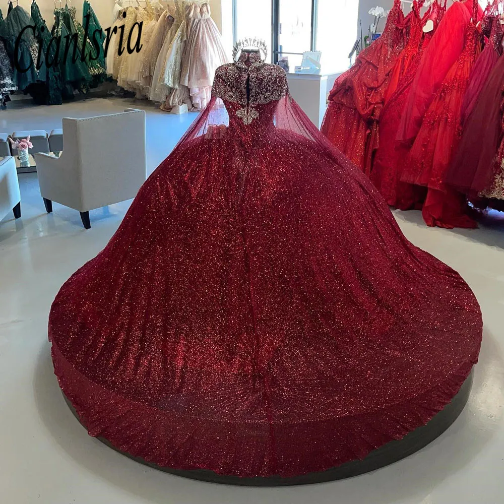 Gaun Quinceanera Merah dengan Gaun Jubah Bola Gaun Pesta Manis Putri Manik-manik Renda Sweetheart 16 Gaun Tulle Berenda Tanpa Punggung