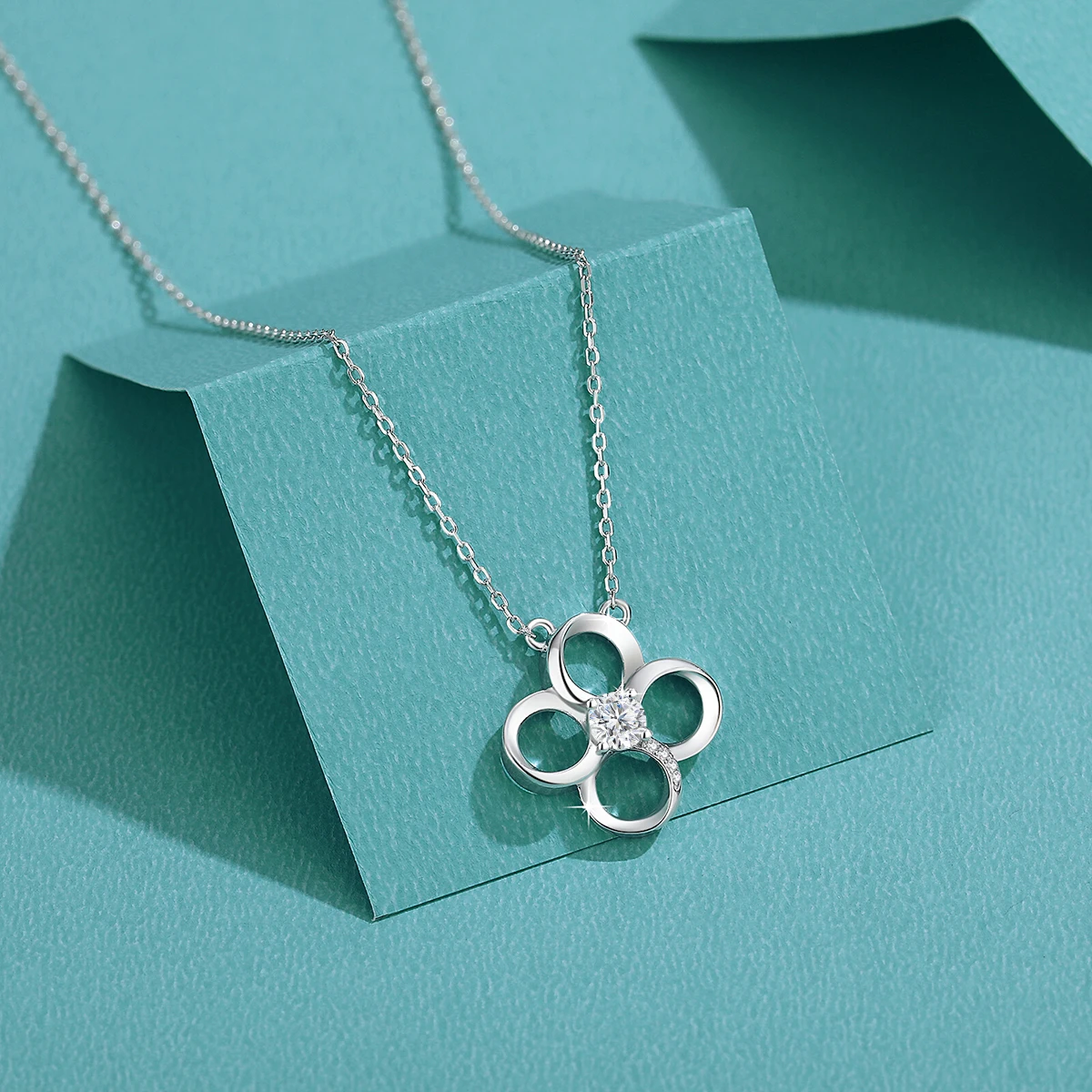 

925 Sterling Silver Four Leaf Moissanite Necklace Female Sparkling Cubic Zirconia Clavicle Chain Jewelry GRA Certified