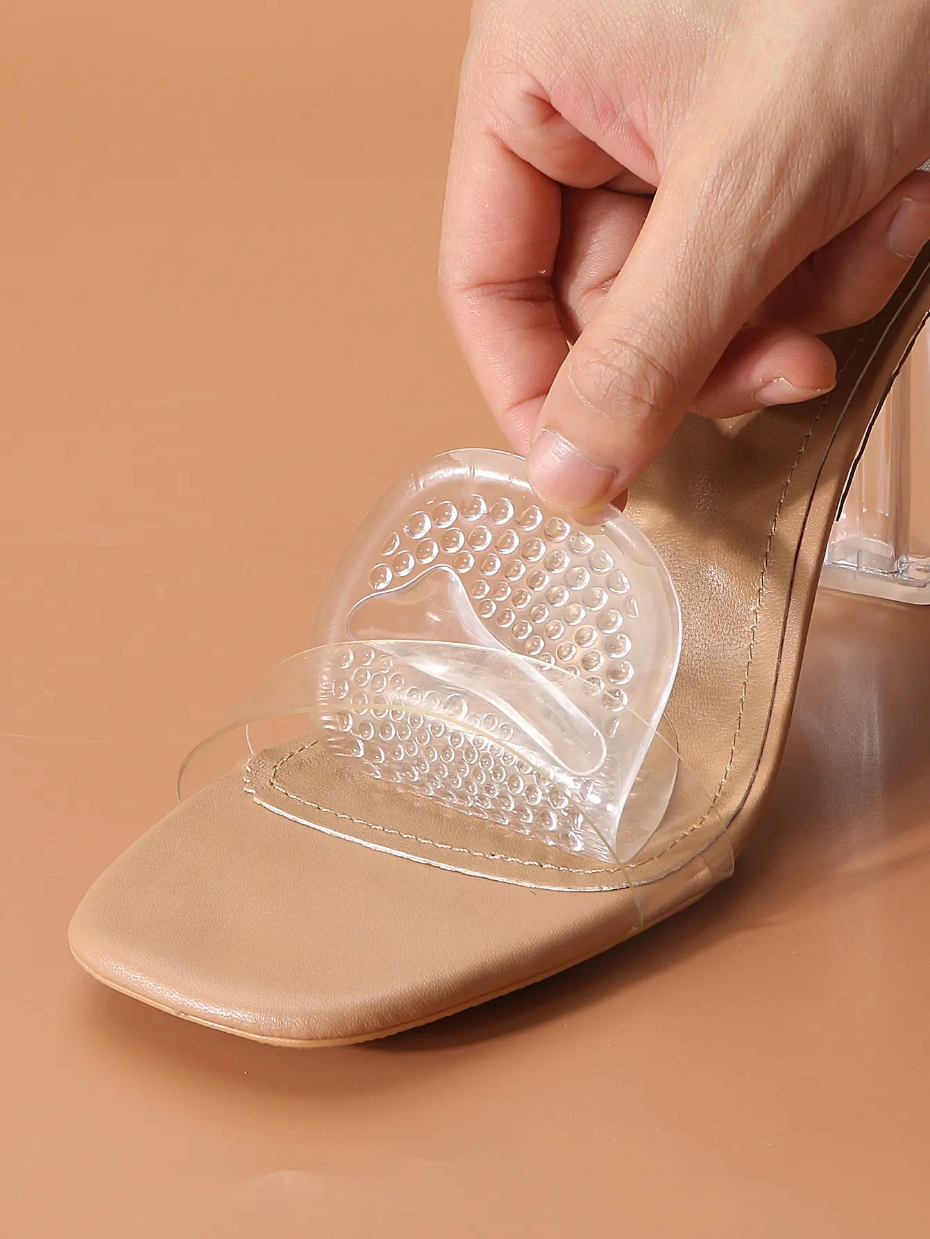 زوج واحد من وسادات القدم الأمامية الكروية غير القابلة للانزلاق للنساء، وسادات مشط القدم ذاتية اللصق للكعب العالي، وسادات ناعمة ونصف الحجم إلى p