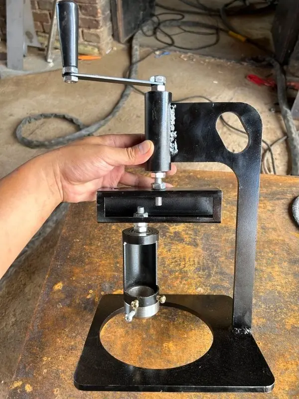 Quick Circle Cutter, Sheet Metal Circle Cutter Plasma Cutting Circle Guide—Portable, for use with plasma torches