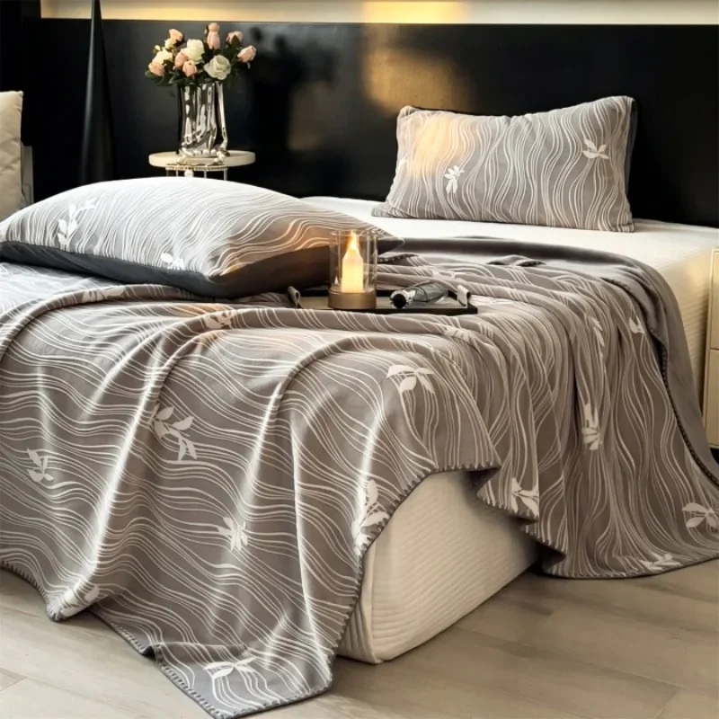 Luxury Soft European Composite Blanket Fluffy Warm Breathable Multi-Functional Sofa Throw Blanket for All Seasons